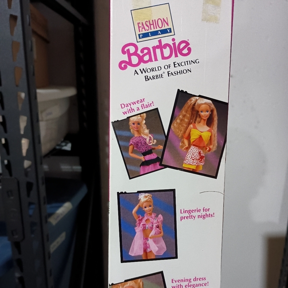 Fun to Dress & Fashion Play 3 Barbie Bundle - Picture 10 of 11